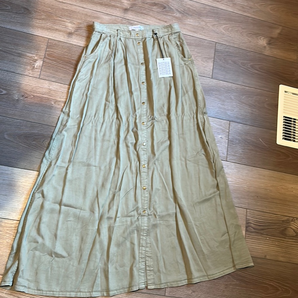 NWT My squad olive green maxi skirt from LULUs